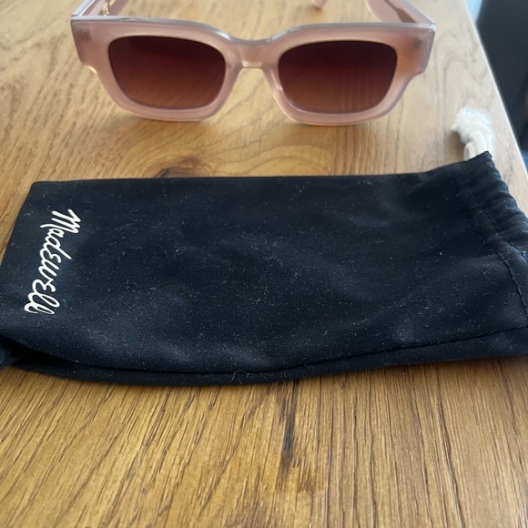 Like new Madewell sunglasses - Picture 3 of 3